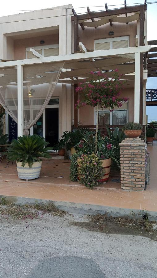 Giovanni Mare Kourouta Ngoại thất bức ảnh